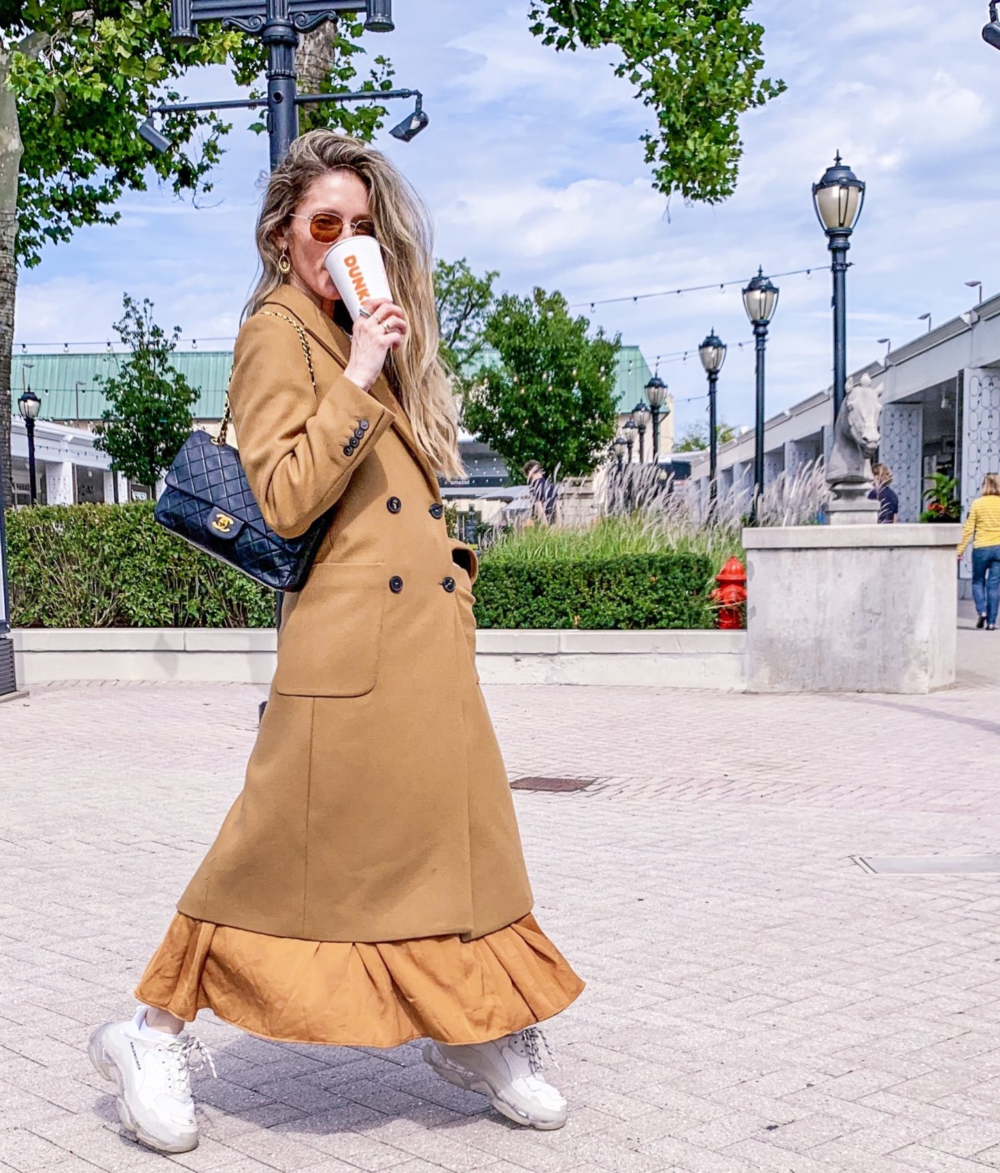 Check out Chic Coats Guide for the ultimate coat inspiration finds! Find the coat of your dreams for a great price and enjoy it this season! 