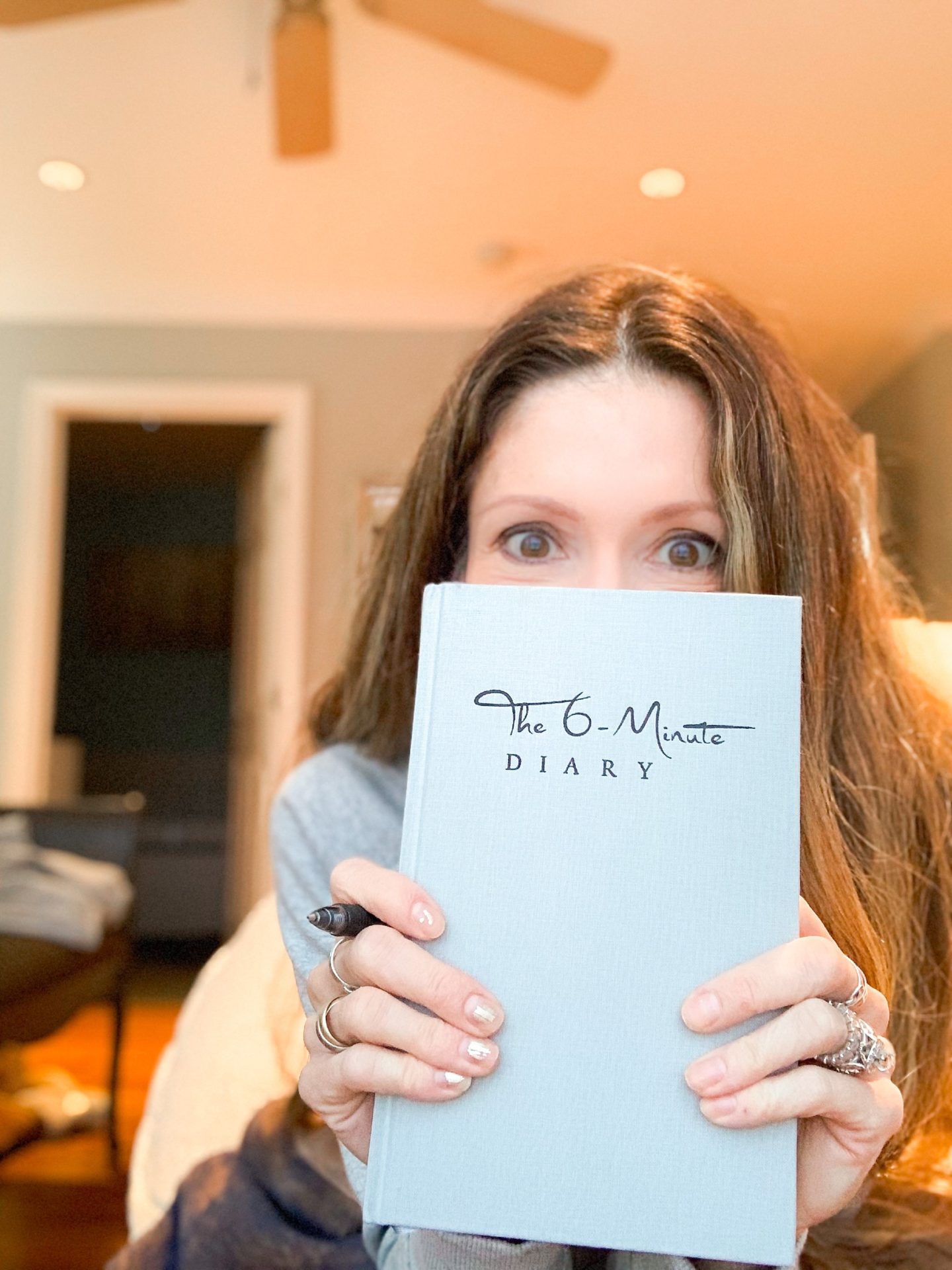 The easiest way to start journaling is with the help of an awesome litle book! Benefits you can expect, and how to start here. With these tip and how to writing ideas, cozy add-ons and book you'll be all set to be inspired to begin your journaling journey!