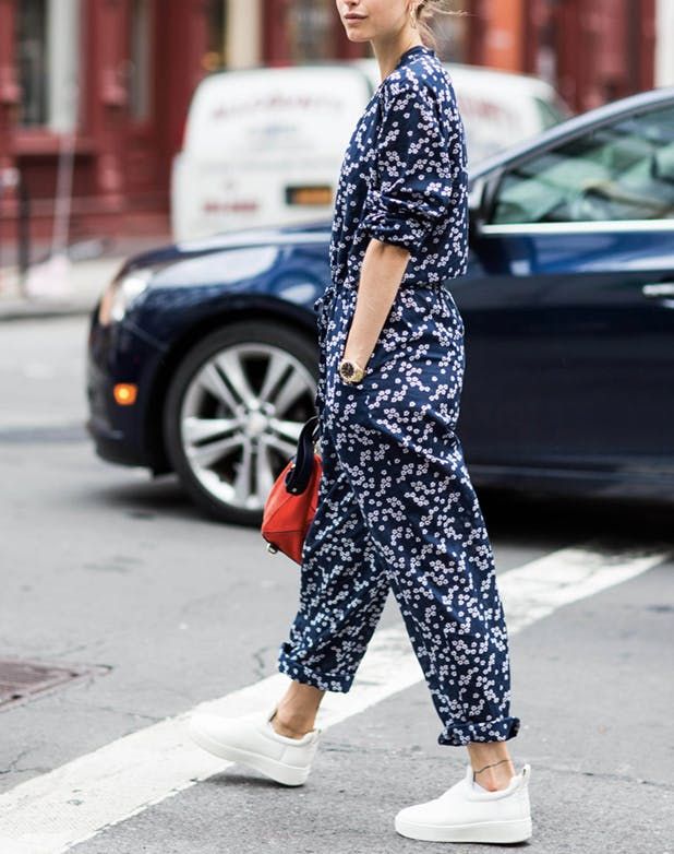 10 White Sneakers Outfits for Summer - Dancing Mama Style